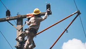 Installation of the post insulators shoud ensure safety for the components and the workers